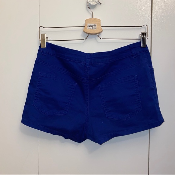 High-Waisted Stretchy Shorts - Picture 2 of 2